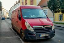 Opel Movano als ehemaliger Lieferwagen von Coca Cola. Aufnahme: November, 2020.