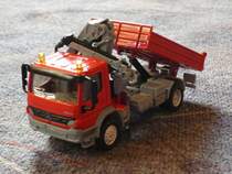 20.04.2009: Der MB ATEGO mit aufgestellter Pritsche.