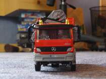 20.04.2009: Ein MB ATEGO mit Kran von Siku in 1:50.