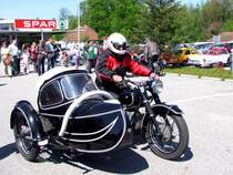 BMW-Beiwagenmaschine macht sich Startklar bei der Oldtimerausfahrt in St.Martin/Innkreis;090419