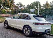 Rückansicht: Porsche Macan, fotografiert in Oktober, 2020.