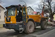 =Bergmann-Dumper steht auf einer Baustelle in Langenleiten im April 2021