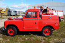 Ein altes Flughafenfeuerwehrfahrzeug von Land Rover (Santana) ist im Museo del Aire ausgestellt. (Cuatro Vientos, Februar 2011)
