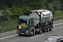 MAN TGA 18.430XLX von RINNEN ist mit einem RINNEN Tankcontainer bei Schwerte-Ergste unterwegs. (16.04.2009)