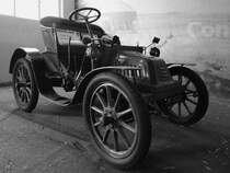 Ein Isotta Fraschini 6 1/2 HP aus dem Jahr 1902 ist Teil der Ausstellung im Luftfahrtmuseum Volandia in der Nähe des Flughafens Mailand-Malpensa. (April 2015)