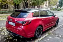 Diesen roter (scarlett flare) Toyota Corolla Touring Sports GR (Gazoo Racing) (Generation  E210 )  habe ich in November 2020 fotografiert.