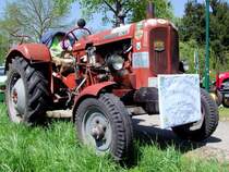 Nuffield 342; Bj.1961 hat 41PS und wartet auf seine 1.Ausfahrt im Jahr 20096 in St. Martin/Innkreis; 0960419 