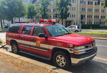 Chevrolet Tahoe in einer Ausstattung für den Chief des Laurelton Fire Department, Irondequoit, New York. Baujahre 1994 - 99. Motor V8 mit 5700ccm und 255PS (190kW). Die Geräteausstattung des Fire Departments hier: www.laureltonfd.org/apparatus/. Ganz am Ende dann das neue Fahrzeug des Chief. Jetzt ein Chevy Tahoe mit 4WD und V8 mit 5300ccm. Foto: Berlin im Juli 2021