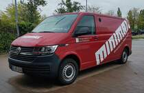 =VW T6 des Brandschutzunternehmens MINIMAX steht im Mai 2021 in Bruchsal