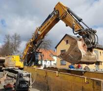 =Liebherr 936 von FEICKERT-Bau, eingesetzt auf einer Baustelle in Langenleiten im April 2021