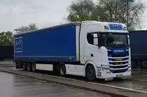 =Scania S 450-Sattelzug der Spedition K+P steht auf der Rastanlage Bruchsal im Mai 2021