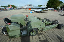 Anfang Juni 2016 konnte ich in Leeuwarden dieses Waffenladegerät (MJ-1?) fotografieren.