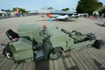 Anfang Juni 2016 konnte ich in Leeuwarden dieses Waffenladegerät (MJ-1?) fotografieren.