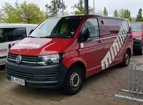 =VW T6 des Brandschutzunternehmens MINIMAX steht im Mai 2021 in Bruchsal