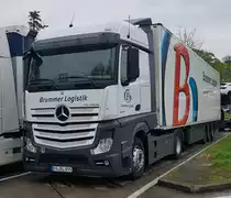 =MB Actros von BRUMMER-Logistik steht auf dem Rasthof Bruchsal im Mai 2021