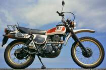 YAMAHA XT 500 (Baujahr 1980, 20 kW, 495 cm³) auf der Mole am Playa de las Teresitas (Teneriffa) im Juni 1996