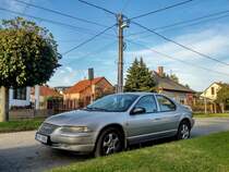 Dieser Chrysler Stratus parkte am Straßenrand in Oktober 2020.