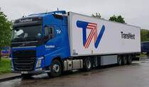 =Volvo FH-Sattelzug von TRANS WEST steht auf der Rastanlage Bruchsal, Mai 2021