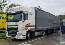 =DAF XF-Sattelzug von LARMAXTRANS steht auf der Rastanlage Bruchsal, Mai 2021