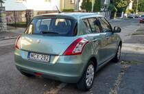 Diesen Suzuki Swift (MK4, Rückansicht, Farbe: Smoky Green) habe ich in Oktober 2020 gesehen.