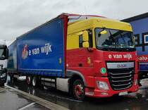 =DAF XF-Hängerzug von  e van Wijk  steht auf einem Rastplatz an der A 5, Mai 2021