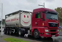 =MAN TGX mit einem Tankcontainer von VAN DEN BOSCH, 05-2021