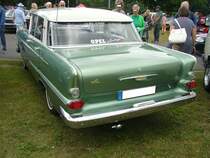 Heckansicht eines Opel Kapitän P-LV aus dem Jahr 1962. Oldtimertreffen an der Dreieckswiese in Duisburg am 01.08.2021.
