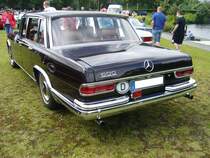 Heckansicht eines Mercedes Benz W100. Oldtimertreffen an der Dreieckswiese in Duisburg am 01.08.2021.