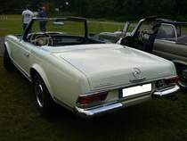 Heckansicht eines Mercedes Benz W113 280SL (E28). Oldtimertreffen an der Dreieckswiese in Duisburg am 01.08.2021.