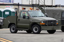 Ein Ford F-350 der 1. Generation, eingesetzt bei der U.S. Air Force Europe. (Fairford, Juli 2017)