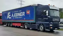 =MAN TGX-Sattelzug von EBNER-Transporte steht im Mai 2021 auf einer Rastanlage an der A 5