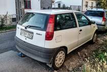 Rückansicht: Fiat Punto Mk1 dreitürer in Oktober 2020.