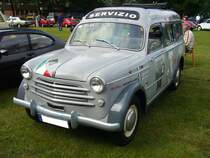 Fiat 1100-103E Furgoncino, gebaut von 1956 bis 1959. Auf Basis des Erfolgsmodells  Millecento  bauten die Turiner ab dem Jahr 1954 einen Pickup, einen Kastenwagen und einen solchen Kombiwagen. Ab dem Modelljahr 1956 war die Front so gestylt, wie bei dem Auto auf dem Foto. Die Nutzlast dieses Kombiwagens wurde mit 800 Kilogramm angegeben. Angetrieben wird der Wagen vom Vierzylinderreihenmotor aus der 1100´er Limousine. Dieser Motor hat einen Hubraum von 1089 cm³, leistet im Furgoncino aber abgespeckte 37 PS, anstatt der sonst üblichen 43 PS. Oldtimertreffen an der Dreieckswiese in Duisburg am 01.08.2021.