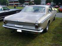Heckansicht eines Chrysler 300 Hardtop Coupe aus dem Jahr 1964. Oldtimertreffen an der Dreieckswiese in Duisburg am 01.08.2021.