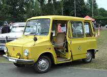 Daf Kalmar, gebaut in den Jahren von 1969 bis 1971. Dieses, auch  Tjorven  genannte, Fahrzeug wurde von der Kalmar Mekaniska Verkstad AB in Kalmar/Smaland/Schweden für die schwedische Post produziert. Basis für dieses Zustellerfahrzeug mit Schiebetüren und einer GFK-Karosserie ist der Daf 44 mit seiner legendären Variomatic. Der Zweizylinderboxermotor leistet 34 PS aus einem Hubraum von 844 cm³. Oldtimertreffen an der Dreieckswiese in Duisburg am 01.08.2021.