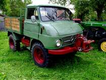 UNIMOG mit angebauter Frontseilwinde; 140810
