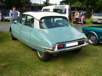 Heckansicht eines Citroen DS 21 aus dem Jahr 1968. Oldtimertreffen an der Dreieckswiese in Duisburg am 01.08.2021.