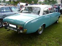 Heckansicht eines zweitürigen Ford Taunus P3 17M TS. Oldtimertreffen an der Dreieckswiese in Duisburg am 01.08.2021.