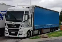 =MAN-Sattelzug von KO_TRANS steht im Mai auf dem Rasthof Fulda-Nord