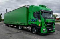 =Iveco Sattelzug der Spedition JOST rastet an der A 3, 05-2021