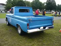 Heckansicht eines 1962´er GMC 3100 Pickup. Oldtimertreffen an der Dreieckswiese in Duisburg am 01.08.2021.