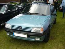 Peugeot 205 Cabriolet der letzten Serie. Oldtimertreffen an der Dreieckswiese in Duisburg am 01.08.2021.