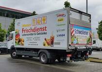 =MB Atego Kühlfahrzeug von WINTERS FRISCHDIENST unterwegs in Wiesbaden im Mai 2021