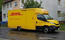 =Iveco Daily von DHL auf Zustelltour in Taunusstein im Mai 2021