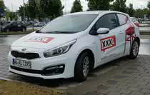 =Kia Ceed vom Möbelhaus XXXL steht im Mai 2021 in Wiesbaden