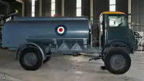 Ein Bedford QL-D Luftfahrtbetankungsfahrzeug ist Teil der Ausstellung im Maltesischen Luftfahrtmuseum. (Ta' Qali, Oktober 2017)