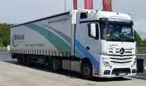 =MB Actros der Spedition BRÄHLER steht auf dem Rasthof Fulda-Nord, 05-2021