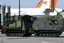 Ein schwedischer Bandvagn 410 (Bv 410) als Träger für das Luftverteidigungssystem IRIS-T SLM (Surface Launched Medium Range) von Diehl Defence. (ILA Berlin, April 2018)