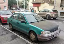 Hyundai Accent 1994 in der Farbe Medium Polinesioan Green, gesehen in Oktober 2020.