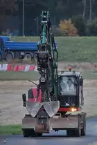 Ein Mobilbagger A 912 von Liebherr war Anfang Juli 2018 auf dem Gelände des Flughafens in Düsseldorf unterwegs.